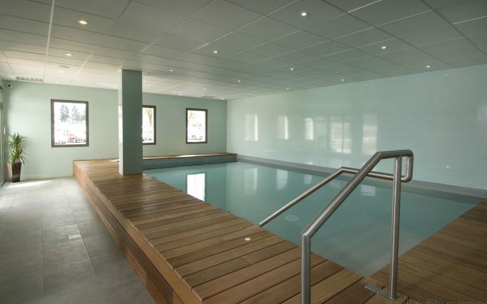  : Restaurant de la Résidence Services Seniors DOMITYS Les Deux Lacs - Piscine